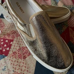 OLD NAVY GOLD AND WHITE SLIP ON SNEAKERS 4.5Y